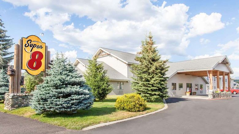 <b>Super 8 McCall Exterior</b>. Images powered by <a href="https://iceportal.shijigroup.com/" title="IcePortal" target="_blank">IcePortal</a>.