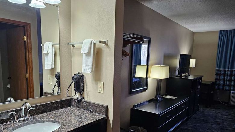 <b>Super 8 Estherville Room</b>. Images powered by <a href="https://iceportal.shijigroup.com/" title="IcePortal" target="_blank">IcePortal</a>.