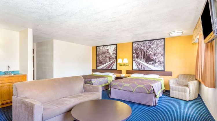 Super 8 Phoenix/Mesa/Gilbert Road Suite