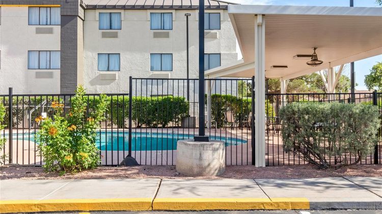 Super 8 Phoenix/Mesa/Gilbert Road Exterior