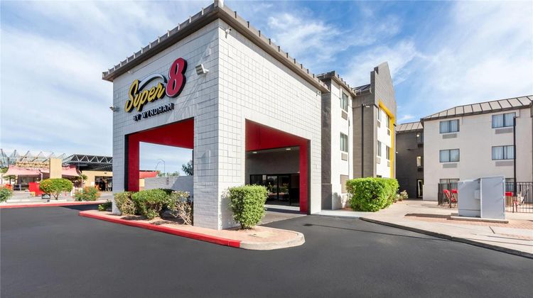 Super 8 Phoenix/Mesa/Gilbert Road Exterior