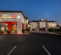 Super 8 Phoenix/Mesa/Gilbert Road Exterior