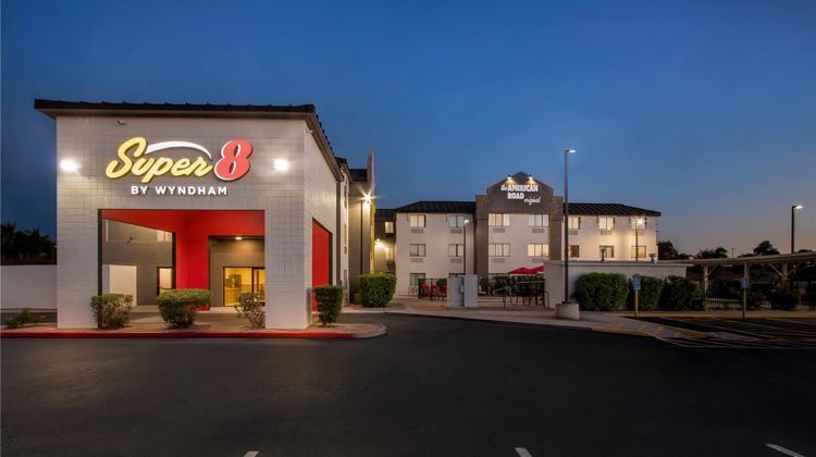Super 8 Phoenix/Mesa/Gilbert Road Exterior