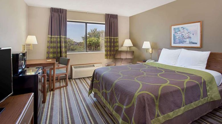 <b>Super 8 Charles City Room</b>. Images powered by <a href="https://iceportal.shijigroup.com/" title="IcePortal" target="_blank">IcePortal</a>.