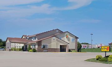 Super 8 Charles City