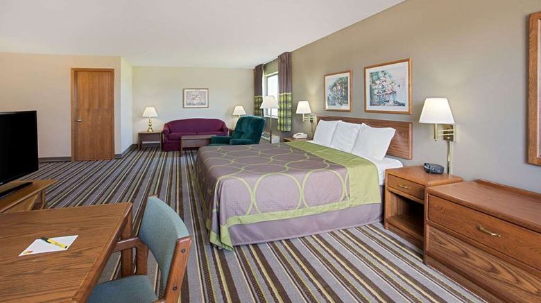 <b>Super 8 Charles City Room</b>. Images powered by <a href="https://iceportal.shijigroup.com/" title="IcePortal" target="_blank">IcePortal</a>.