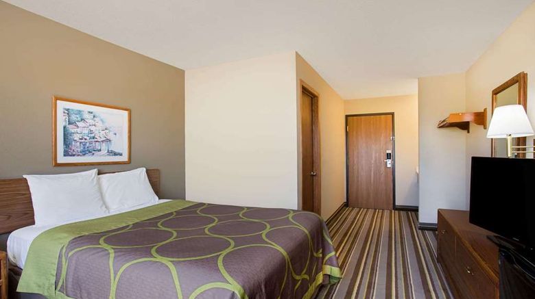 <b>Super 8 Charles City Room</b>. Images powered by <a href="https://iceportal.shijigroup.com/" title="IcePortal" target="_blank">IcePortal</a>.