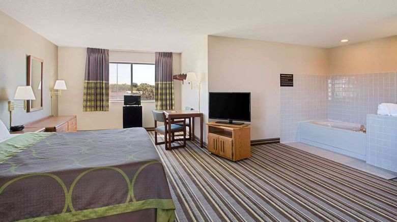 <b>Super 8 Charles City Room</b>. Images powered by <a href="https://iceportal.shijigroup.com/" title="IcePortal" target="_blank">IcePortal</a>.