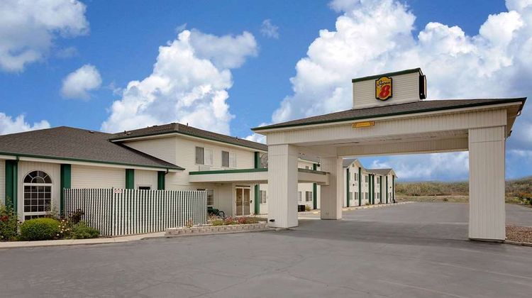 Super 8 Battle Mountain Exterior