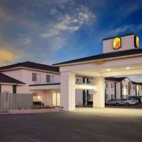 Super 8 Battle Mountain