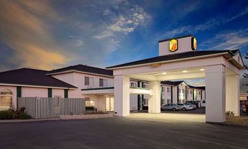 Super 8 Battle Mountain