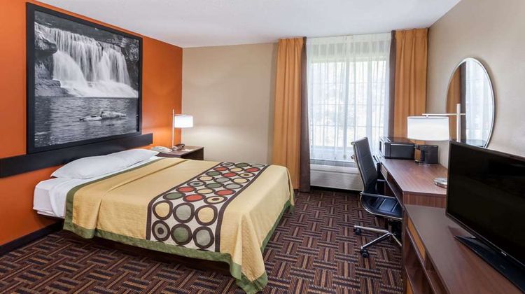 Super 8 Rochester Room