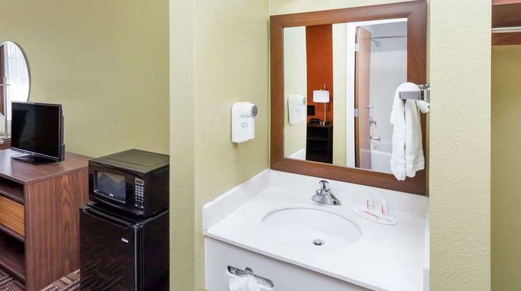 Super 8 Rochester Room