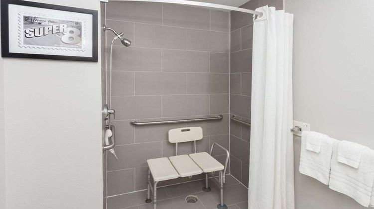 Super 8 Rochester Room