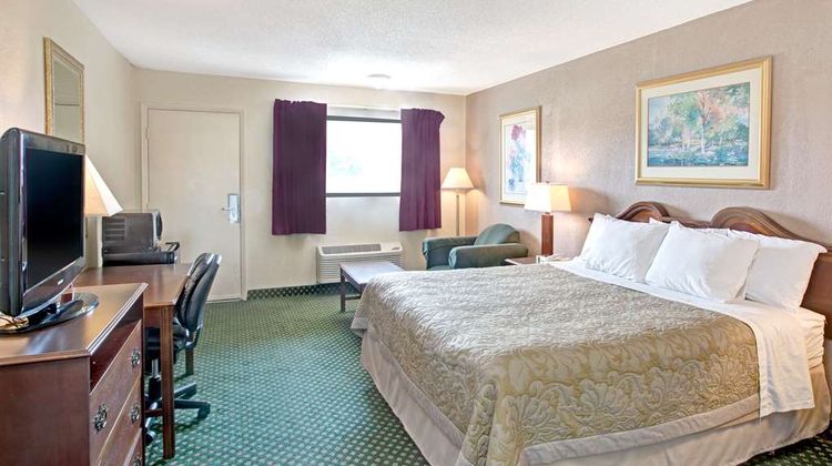 Super 8 Shelby Room