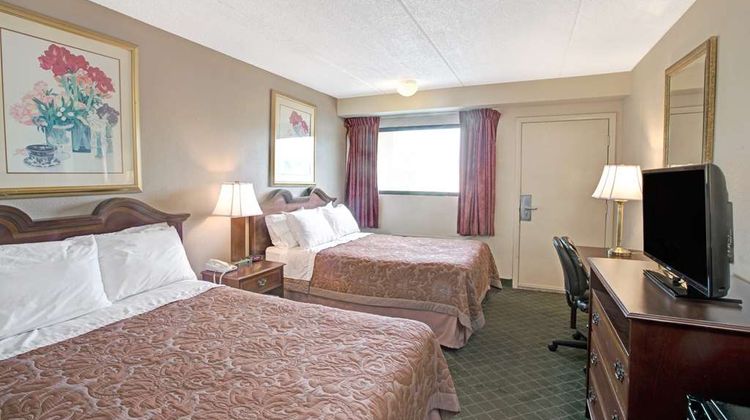 Super 8 Shelby Room
