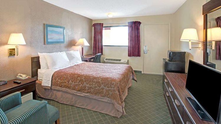 Super 8 Shelby Room