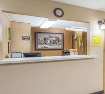 Super 8 Luverne Lobby