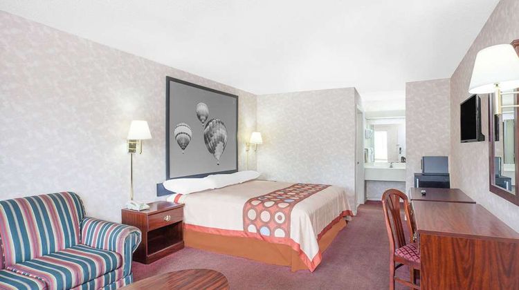 Super 8 Decatur Priceville Suite