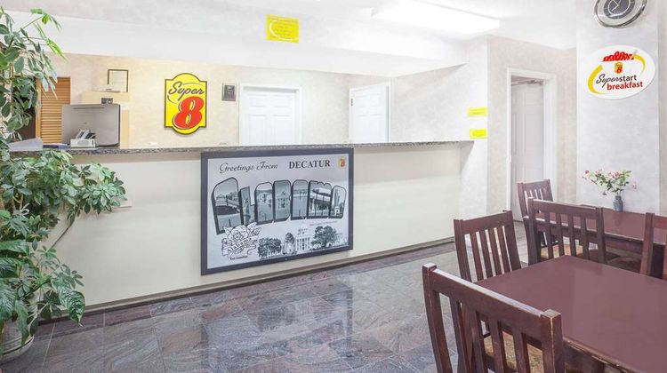 Super 8 Decatur Priceville Lobby