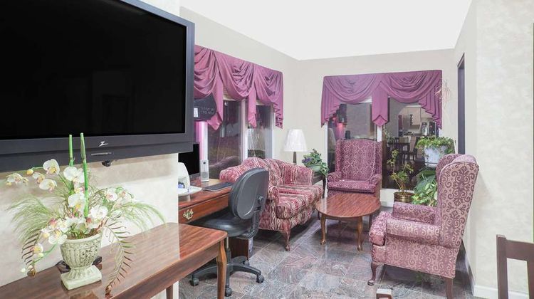 Super 8 Decatur Priceville Lobby
