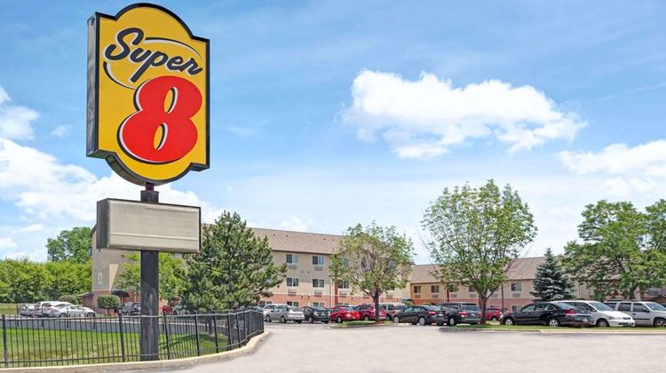 Super 8 Chicago OHare Airport Exterior
