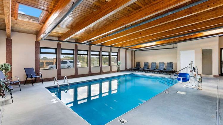 Super 8 Dickson Pool