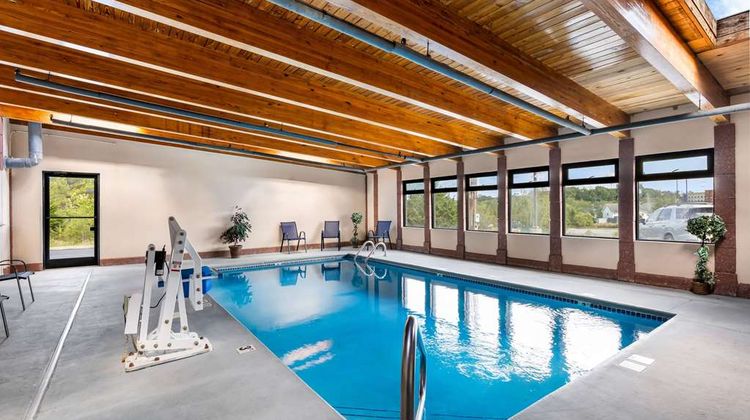 Super 8 Dickson Pool