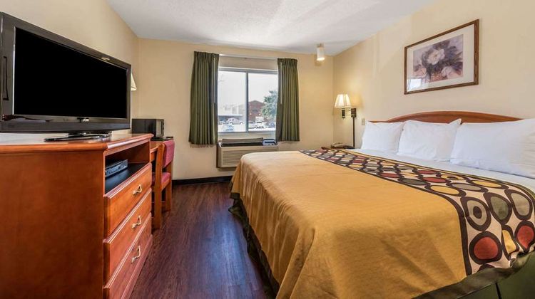 Super 8 Denton Room