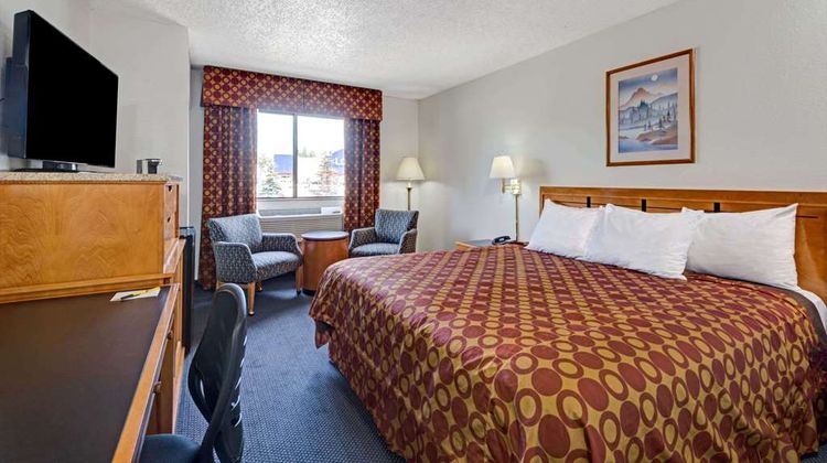 Super 8 Denton Room