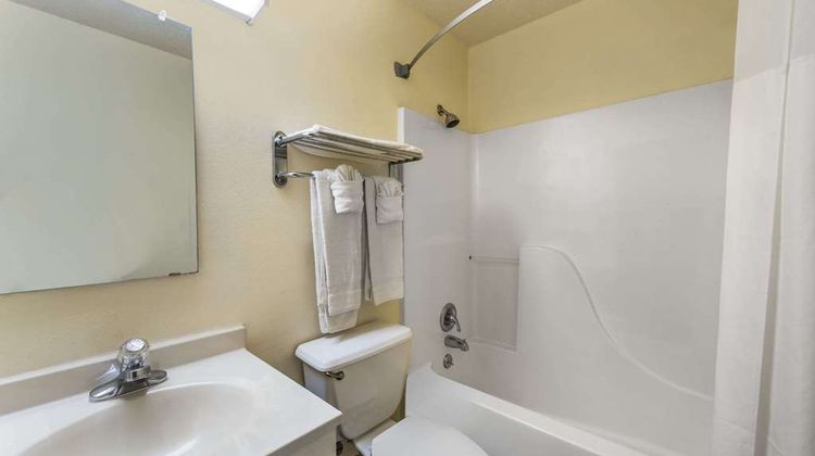 Super 8 Denton Room
