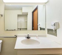 Super 8 Denton Room