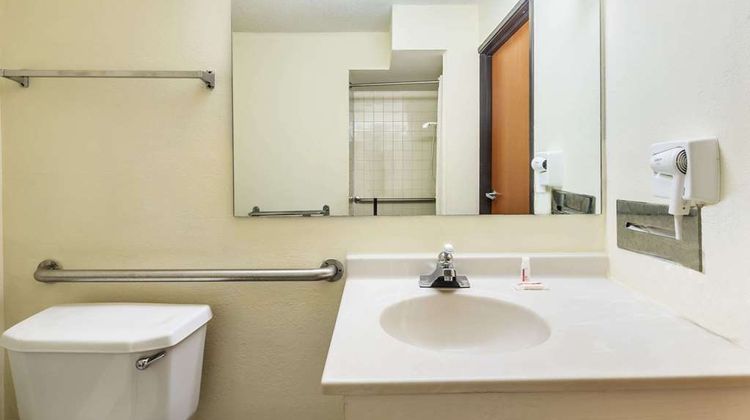 Super 8 Denton Room