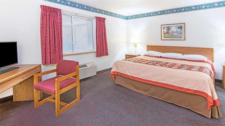 Super 8 Richfield Area Suite