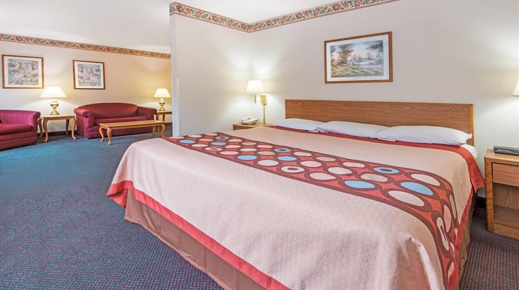 Super 8 Richfield Area Suite