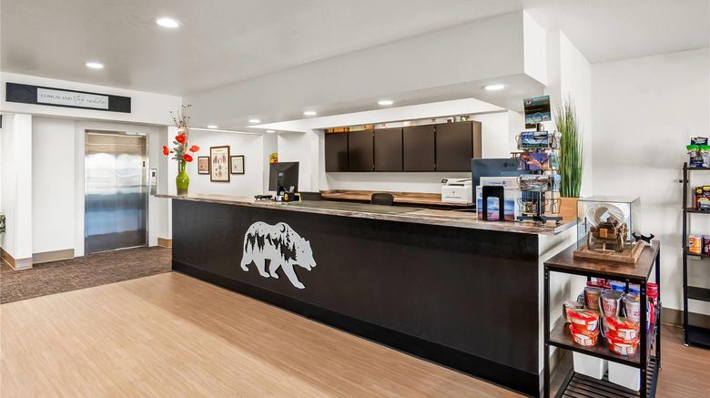 <b>Super 8 Montpelier Lobby</b>. Images powered by <a href="https://iceportal.shijigroup.com/" title="IcePortal" target="_blank">IcePortal</a>.