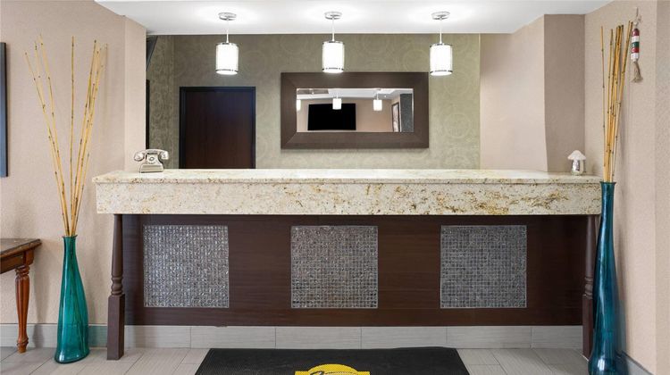 Super 8 Mars/Cranberry/Pittsburgh Area Lobby