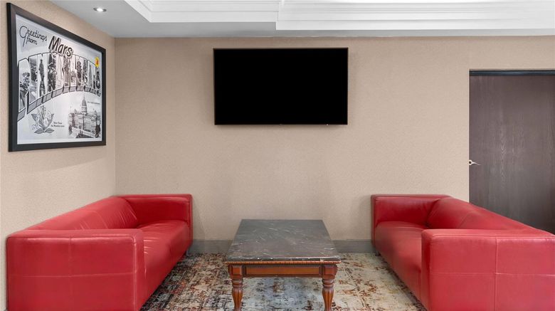 <b>Super 8 Mars/Cranberry/Pittsburgh Area Lobby</b>. Images powered by <a href="https://iceportal.shijigroup.com/" title="IcePortal" target="_blank">IcePortal</a>.