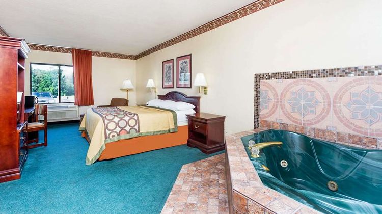 Super 8 Piedmont Greenville Area Suite