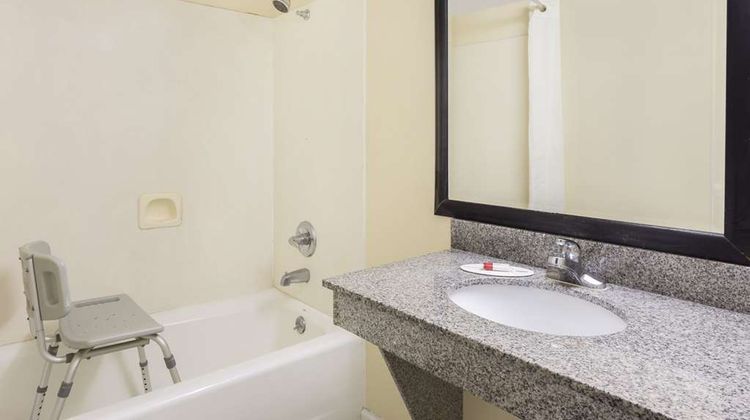 Super 8 Decatur/Lithonia/ATL Area Room