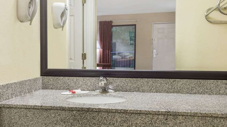 Super 8 Decatur/Lithonia/ATL Area Room