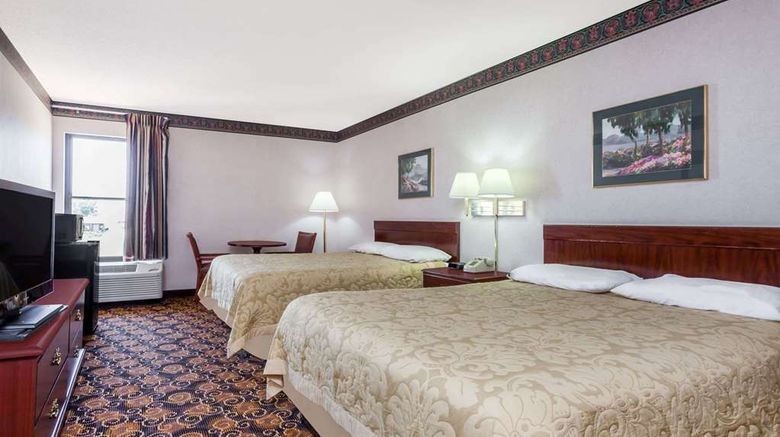 <b>Super 8 Evansville North Room</b>. Images powered by <a href="https://iceportal.shijigroup.com/" title="IcePortal" target="_blank">IcePortal</a>.