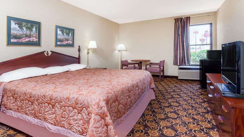 <b>Super 8 Evansville North Room</b>. Images powered by <a href="https://iceportal.shijigroup.com/" title="IcePortal" target="_blank">IcePortal</a>.