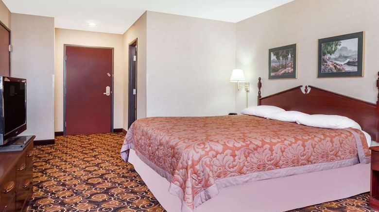 <b>Super 8 Evansville North Room</b>. Images powered by <a href="https://iceportal.shijigroup.com/" title="IcePortal" target="_blank">IcePortal</a>.