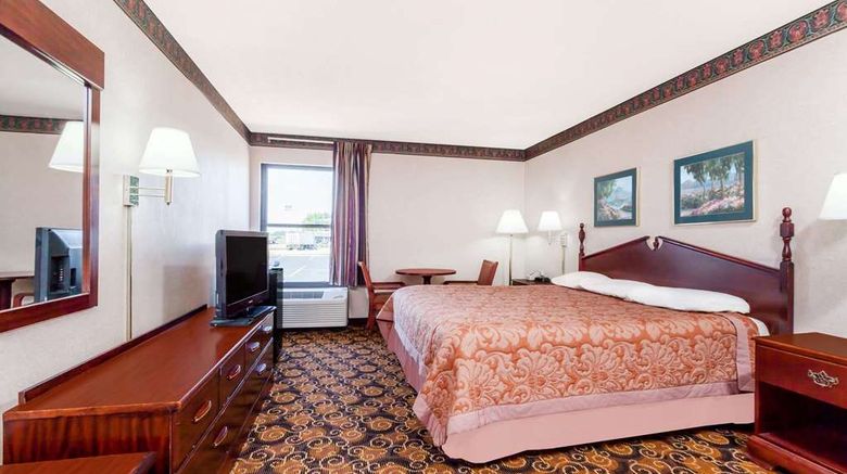 <b>Super 8 Evansville North Room</b>. Images powered by <a href="https://iceportal.shijigroup.com/" title="IcePortal" target="_blank">IcePortal</a>.