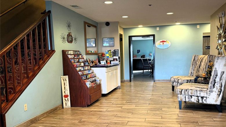 <b>Super 8 Evansville North Lobby</b>. Images powered by <a href="https://iceportal.shijigroup.com/" title="IcePortal" target="_blank">IcePortal</a>.