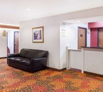 Super 8 Evansville North Lobby