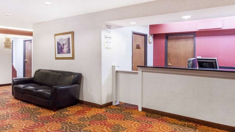 Super 8 Evansville North Lobby