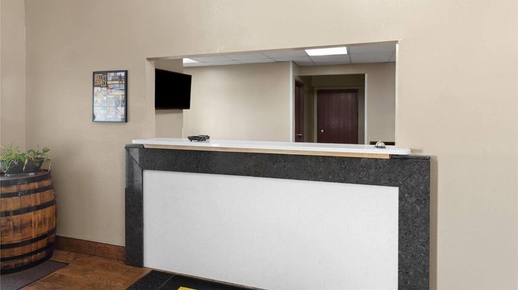 Super 8 Shepherdsville Lobby
