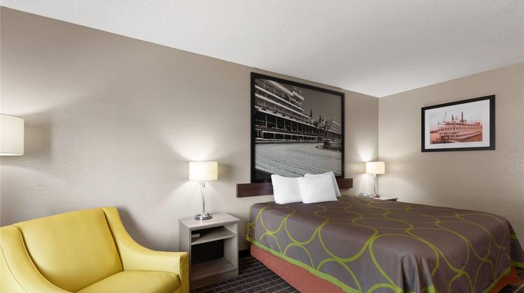 Super 8 Shepherdsville Room